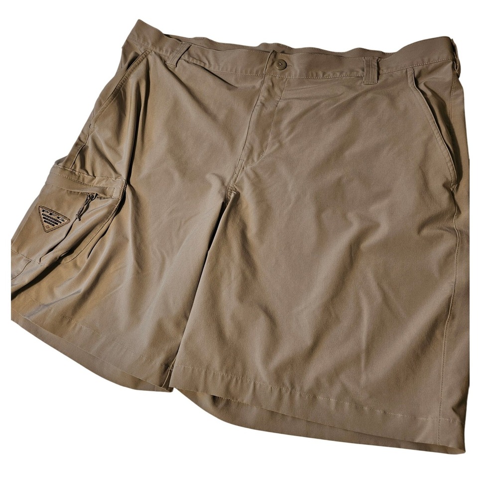 Columbia PFG Mens Fishing Shorts Tan Khaki Cargo Performance 42x10 Outdoor